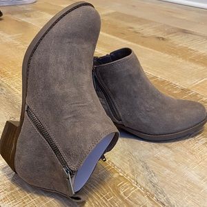 Carlos by Carlos Santana Brie booties
